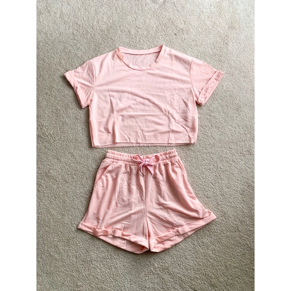 Cropped Plain Tee & Shorts Set - Picture 2 of 3